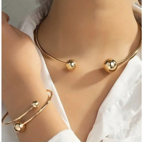 Fashionable Collar Necklace And Bangle Set