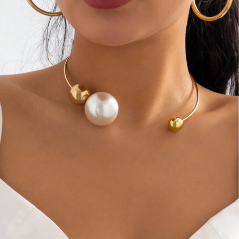 Fashionable Open Collar Ball Shaped Statement Necklace