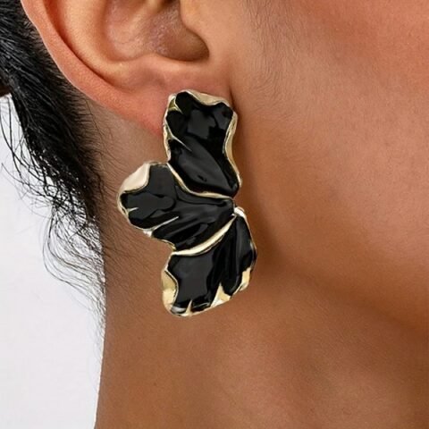Elegant Three Petal Earrings - Black